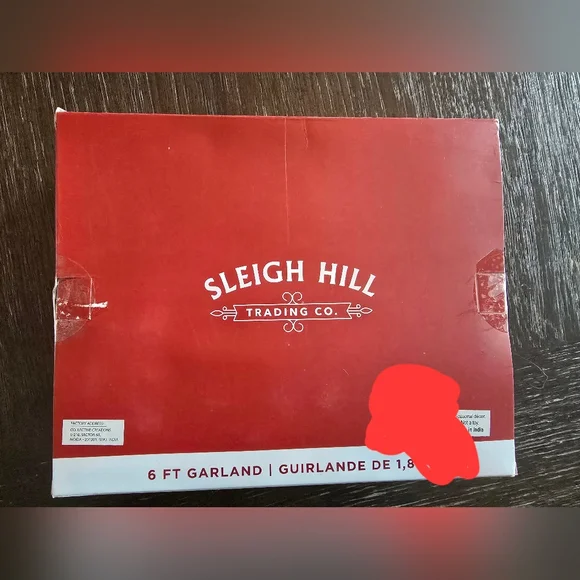 NWT Sleigh Hill Red and White Garland - Picture 2 of 2